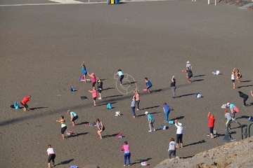 Una grúa de 80 metros trabaja en la reparación del Neptuno en Melenara/TA.